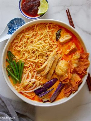  Curry Mee: Een romige en kruidige explosie van Maleisische smaken!