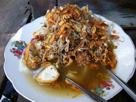  Lontong Balap: Een explosie van rijke kruiden en een feest voor de smaakpapillen!