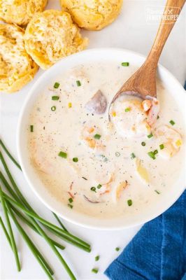  Rhode Island Clam Chowder: Een romige zeehap vol hartige aardappelen en zeevruchten!