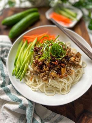  Yuncheng Zhajiangmian Noodles: Een perfect evenwicht tussen hartig en zoet met een pikante twist!