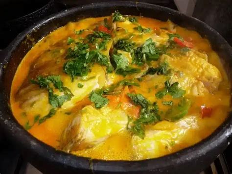 Moqueca de Peixe: Een Overheerlijke Romige Kokos Melange met Pittige Zeedieren!