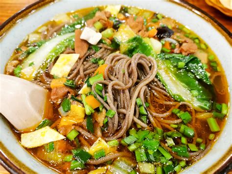  Qinzhou Saozi Noodles: Hoe smaakt de intense zoetheid van saus met het pikante vuur van chilipepers?